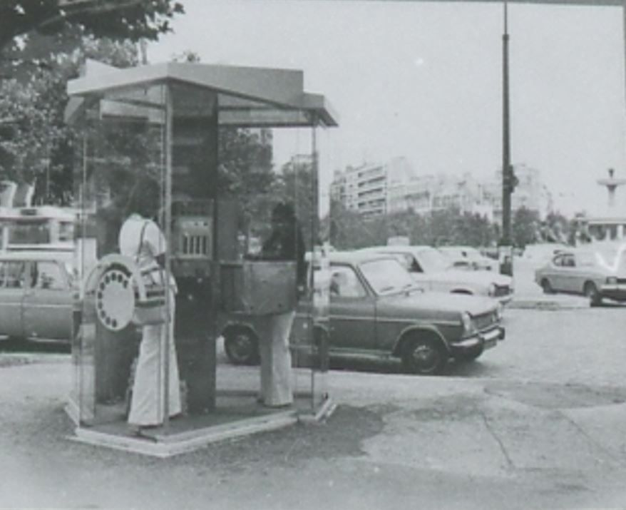 Insolite - La disparition des cabines téléphoniques