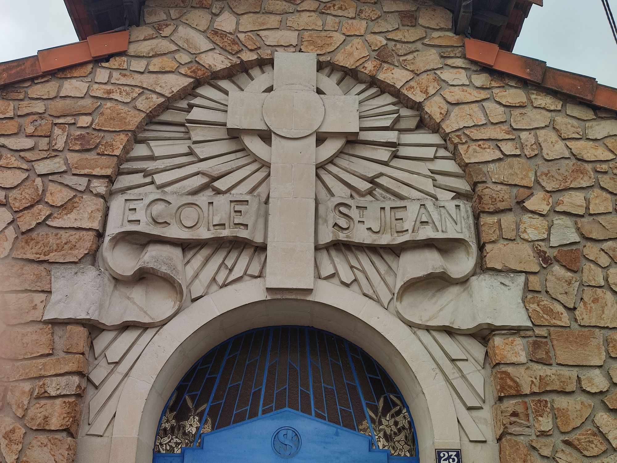 Insolite - le portail de Saint-Jean