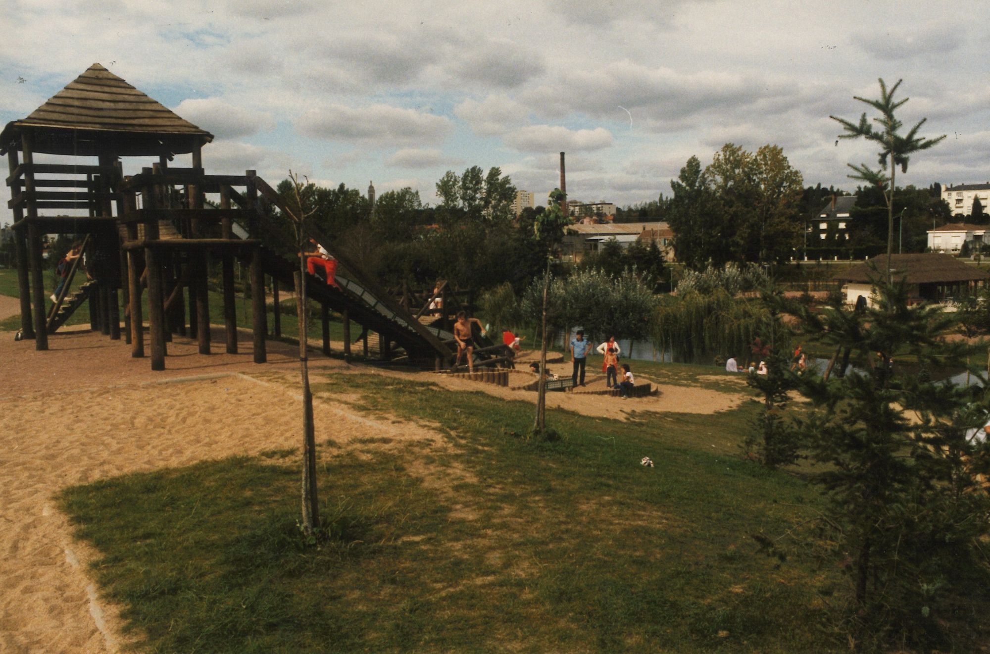 Insolite - Les premiers toboggans de Cholet