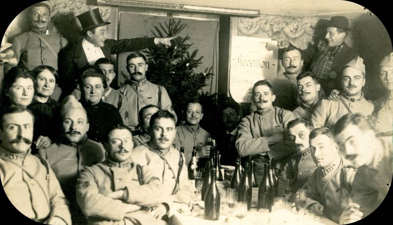 23J4 – Les gars du 77e RI à Einville (noël 1917). Coll. AMC