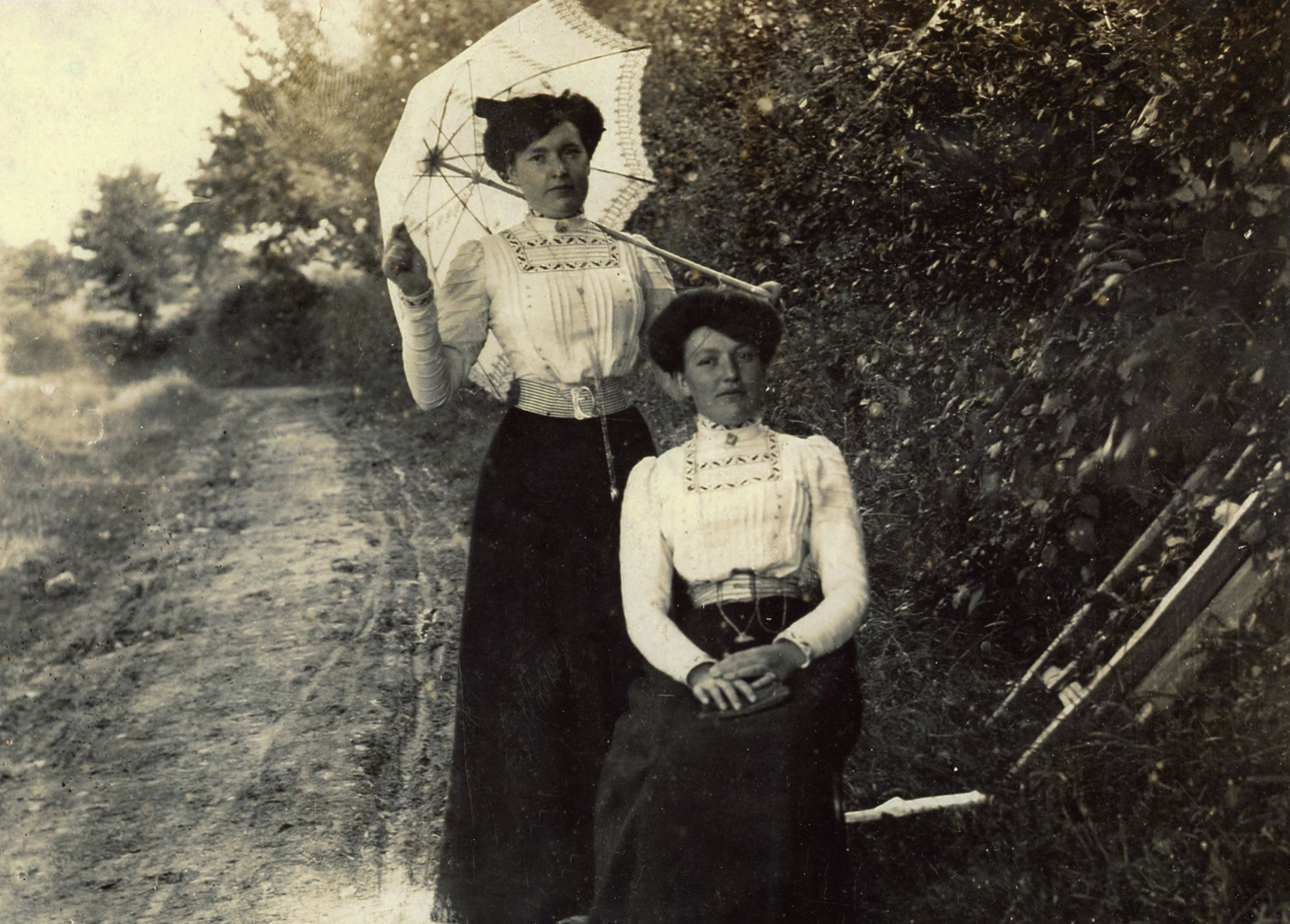 21Fi2610 - La femme à l'ombrelle, 1900