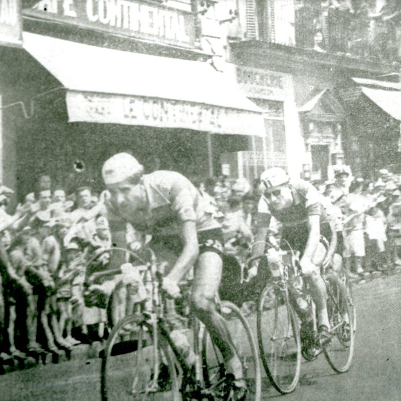 Passage du Tour, place Travot, en 1956 (archives AFP)