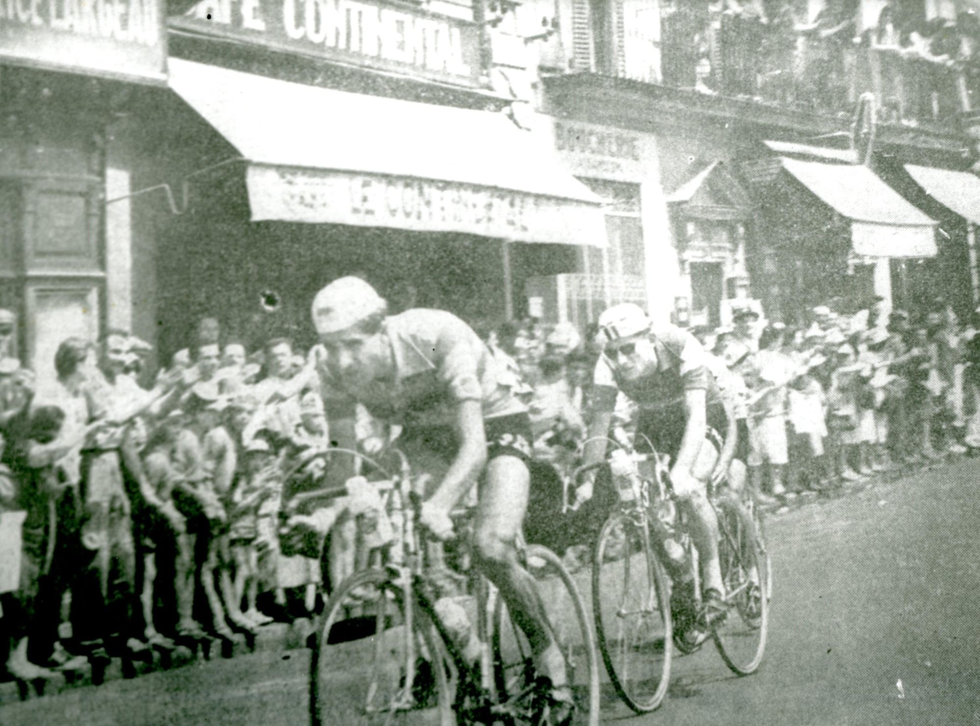 1956 - Le drôle de Tour à Cholet