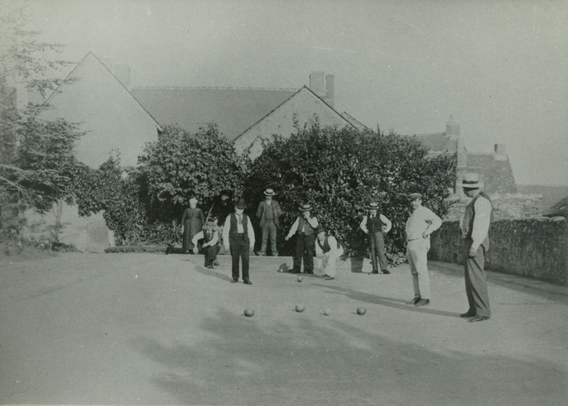 21Fi901 - une partie de jeu de boules, 1901. Coll. AMC