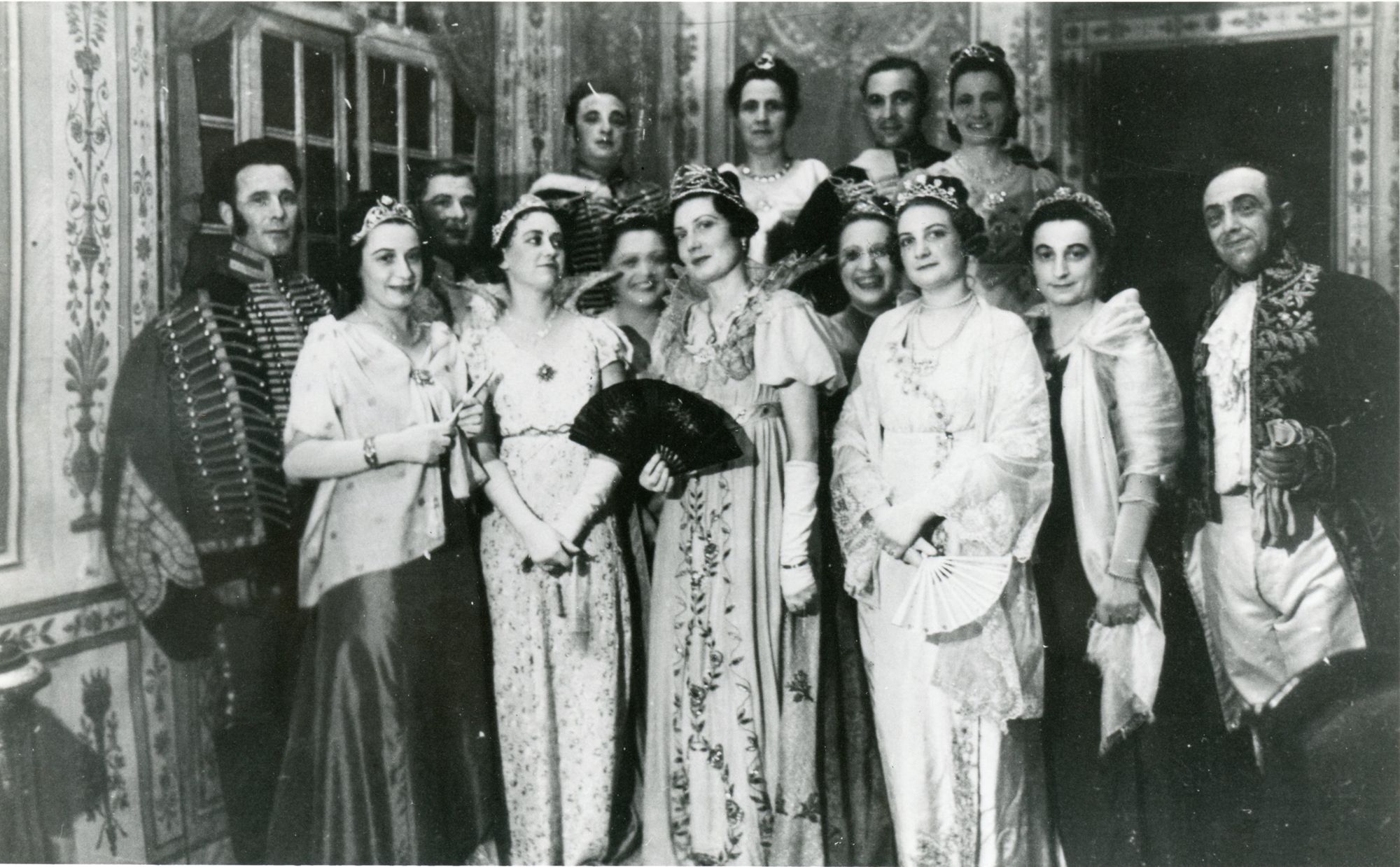 21Fi1275 - Madame sans gêne, 1941