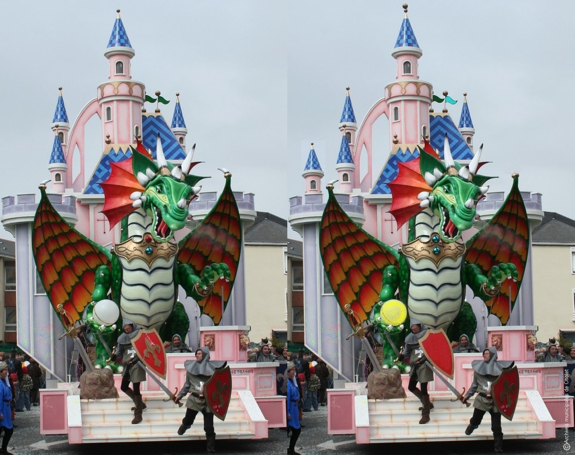 2 photos du char Donjon et Dragon