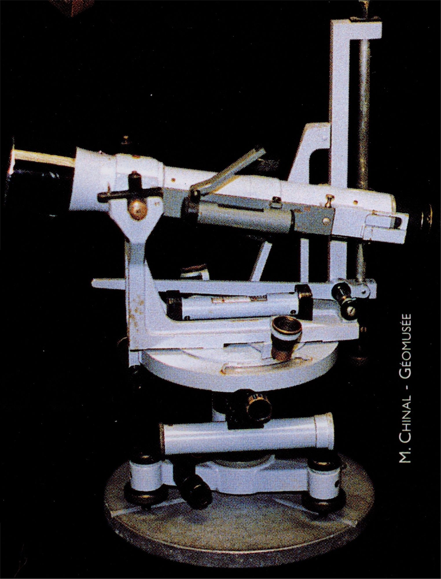 Tachéomètre autoréducteur Secréton, 1930. Géomusée 