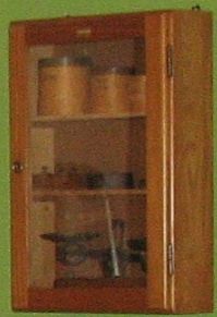 Armoire compendium métrique. Coll. École Gellusseau