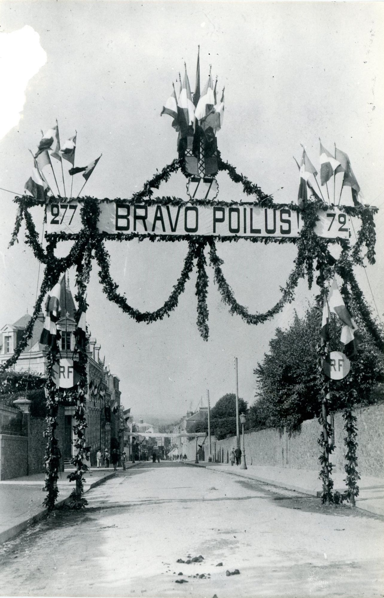 21Fi443 - Arche avenue Gambetta, septembre 1919. Fonds APPPC
