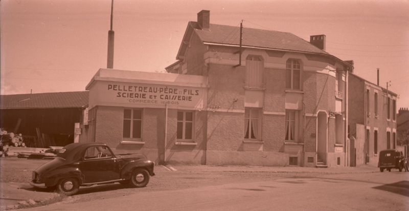 3J273 - Photographie bureau, atelier et maison de la société Pelletreau, 1950. Coll. AMC 