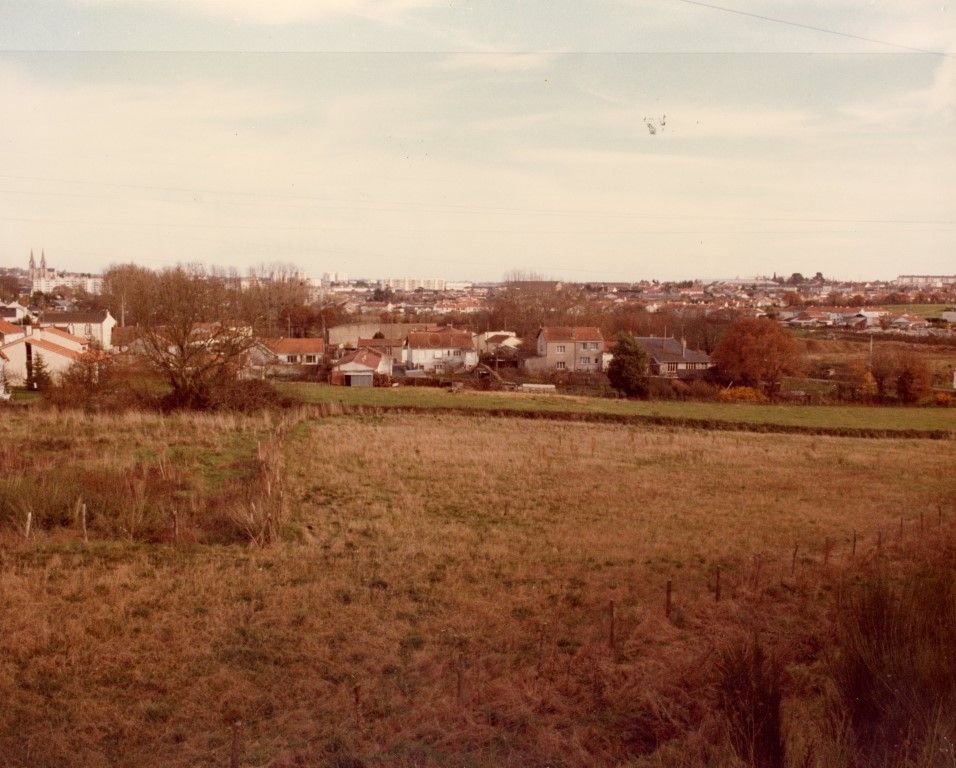 6Fi481 - Photographie de la construction du Parc des expositions, années 80