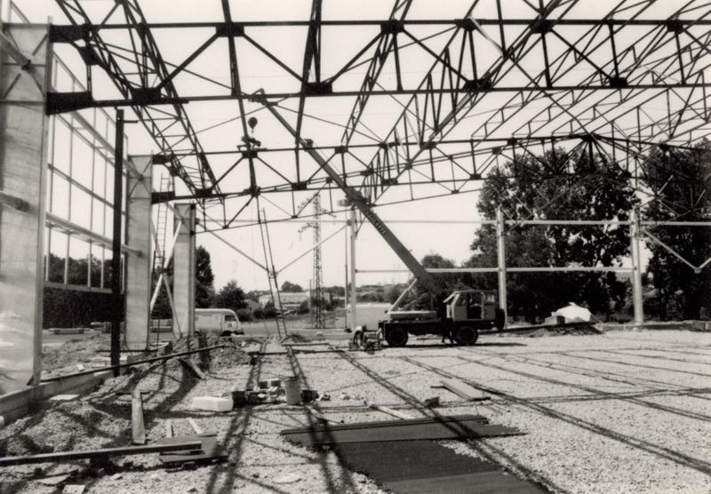 6Fi481 - Photographie de la construction du Parc des expositions, années 80