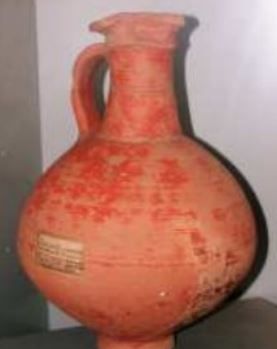 Œnochoé à bec tréflé, IVe siècle. Coll. Musée d'Art et d'Histoire