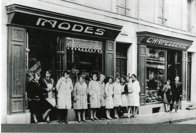 21Fi1706 - Boutique Modes et Chapellerie BONNEAU, 1930. Coll. AMC