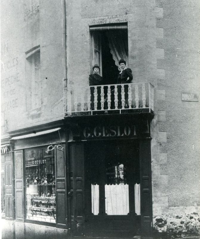 21Fi440 - Bijouterie-Horlogerie Geslot, rue Nationale, 1906. Coll. AMC