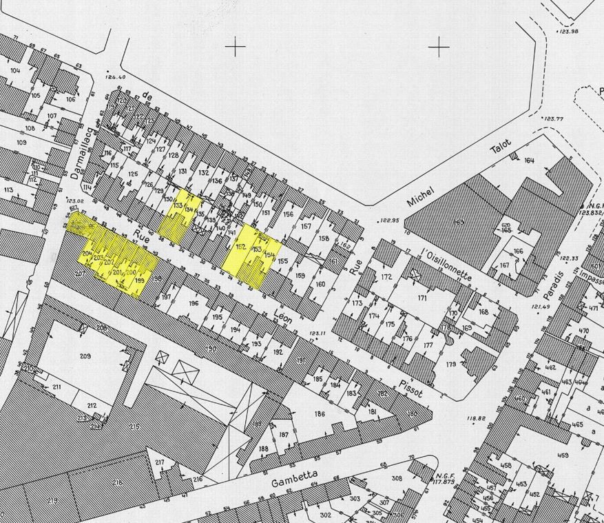 En jaune, les maisons appartenant à M. Lavache jusqu'en 1930