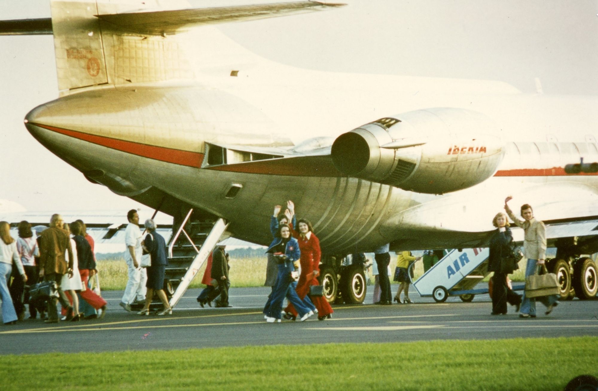 6Num28/04 - Le voyage, cadeau phare des ambassadrices, 1973