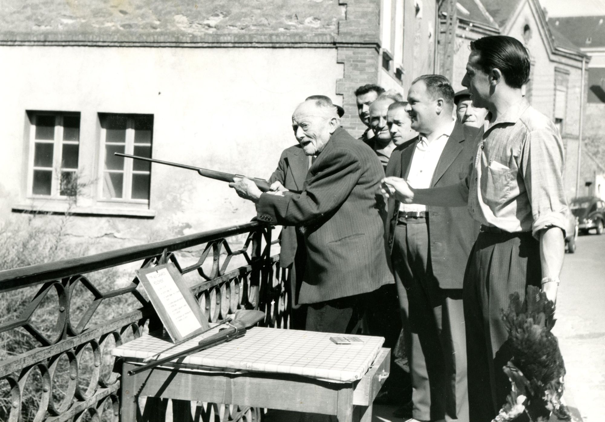 6Num24/02 - Fête du quartier du Vieux-Pont, années 50