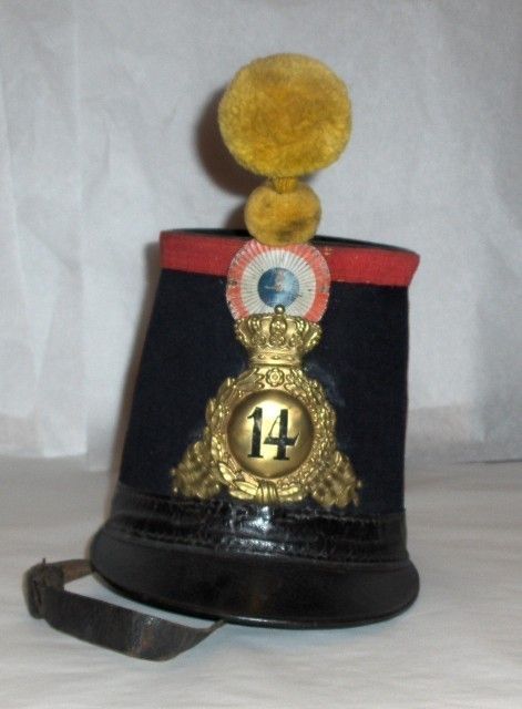 Shako d'un soldat d'infanterie de Ligne. 1845. Coll. Musée de l'Armée - Inv. 2945/Gb 1092