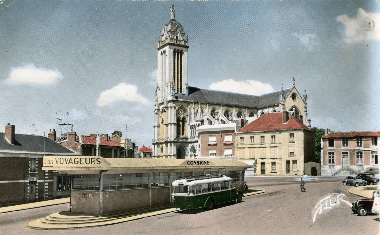 Insolite - La gare routière, place Saint-Pierre