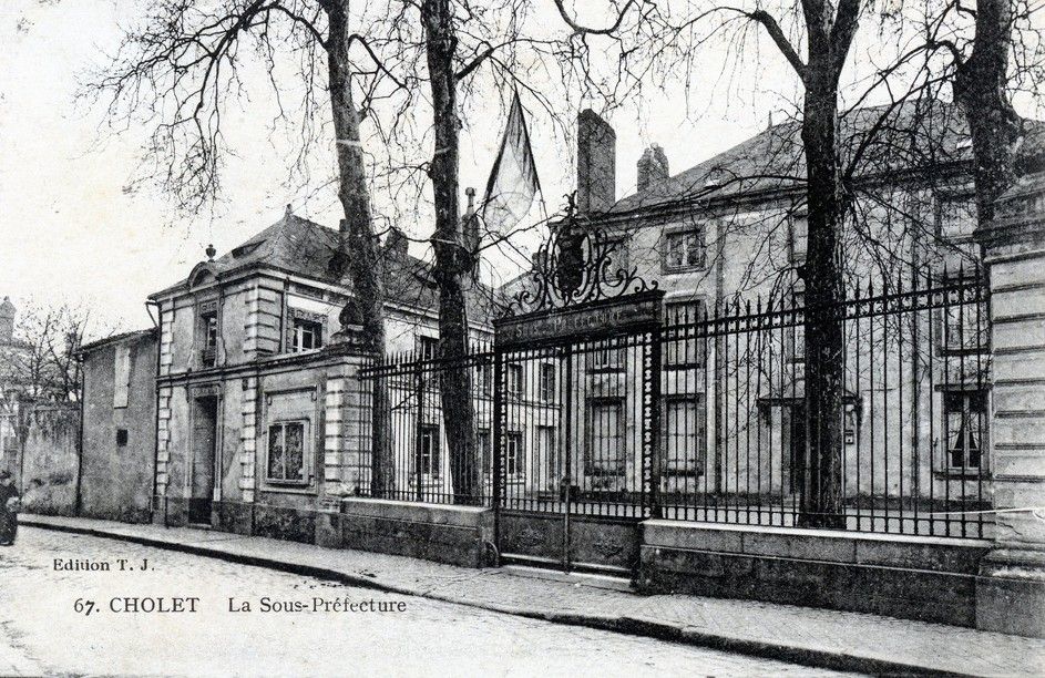 Insolite - La grille de la Sous-Préfecture